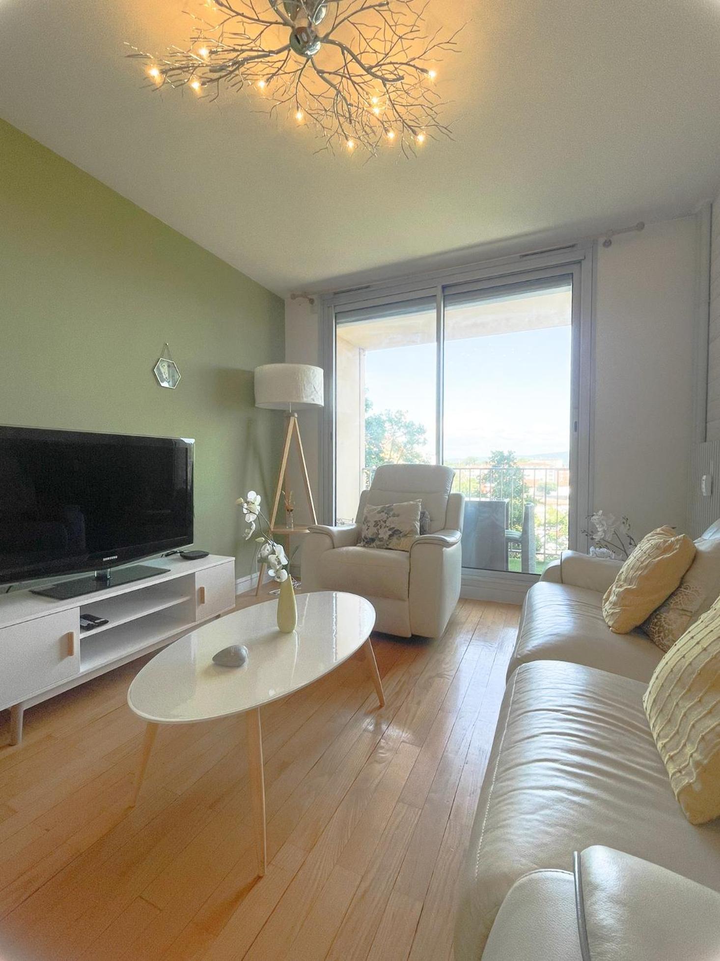 Appartement Spacieux Avec Balcon Бург-ан-Бресс Екстер'єр фото